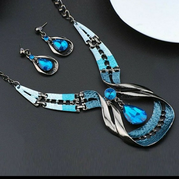 Exquisite Party Ensemble - Picture 2 of 2